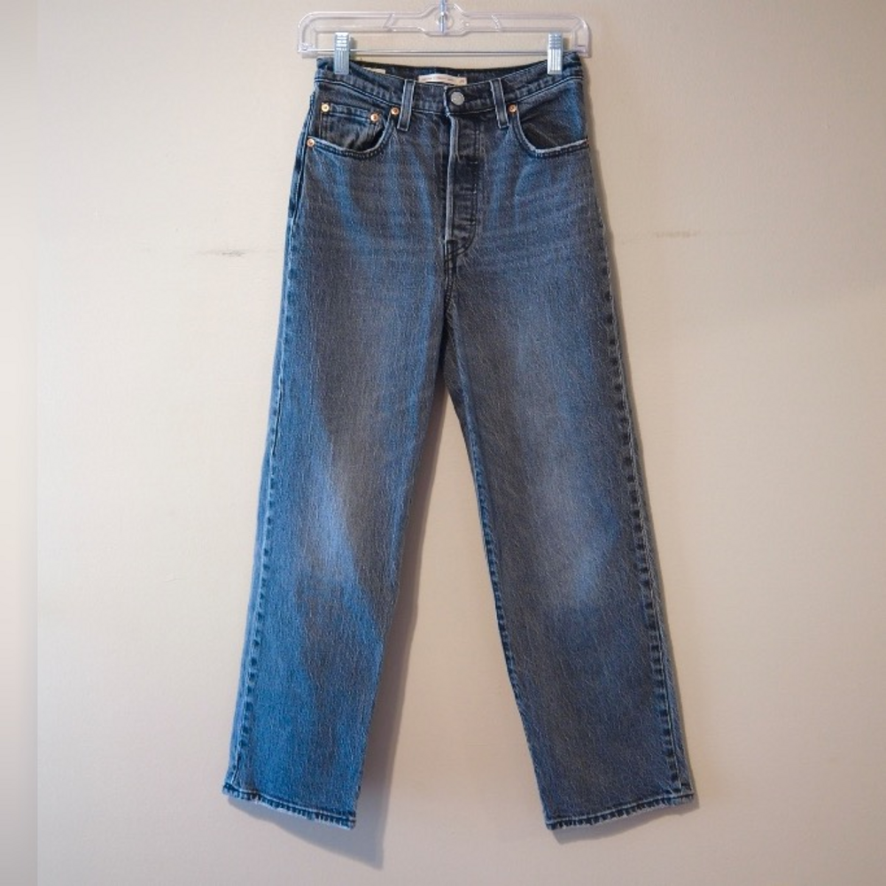 Levi's Black Wash Crop Jean